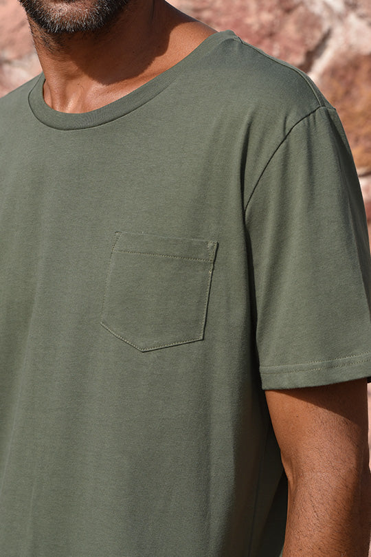 Ανδρικό t-shirt με λεπτομέρεια τσέπη | Xακί