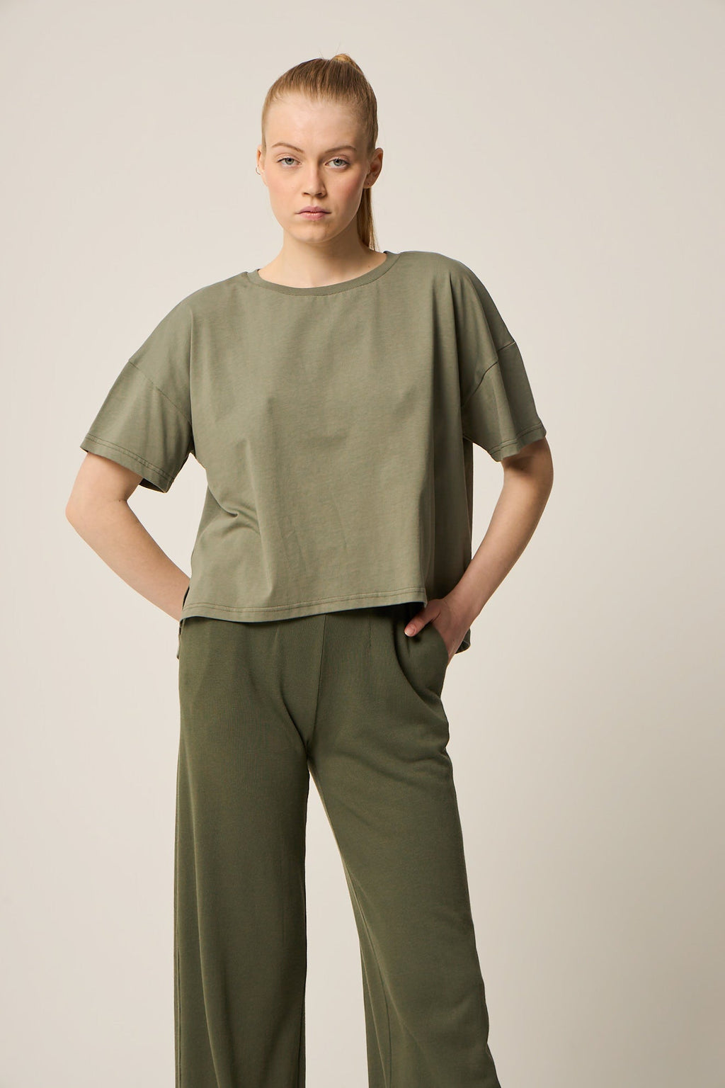 Αθλητικό t-shirt με logo | Χακί