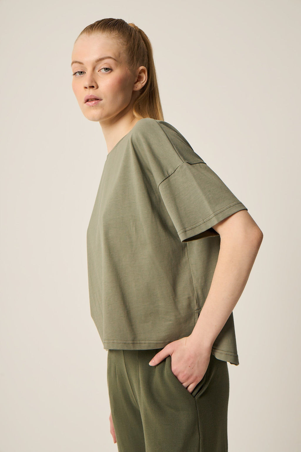 Αθλητικό t-shirt με logo | Χακί