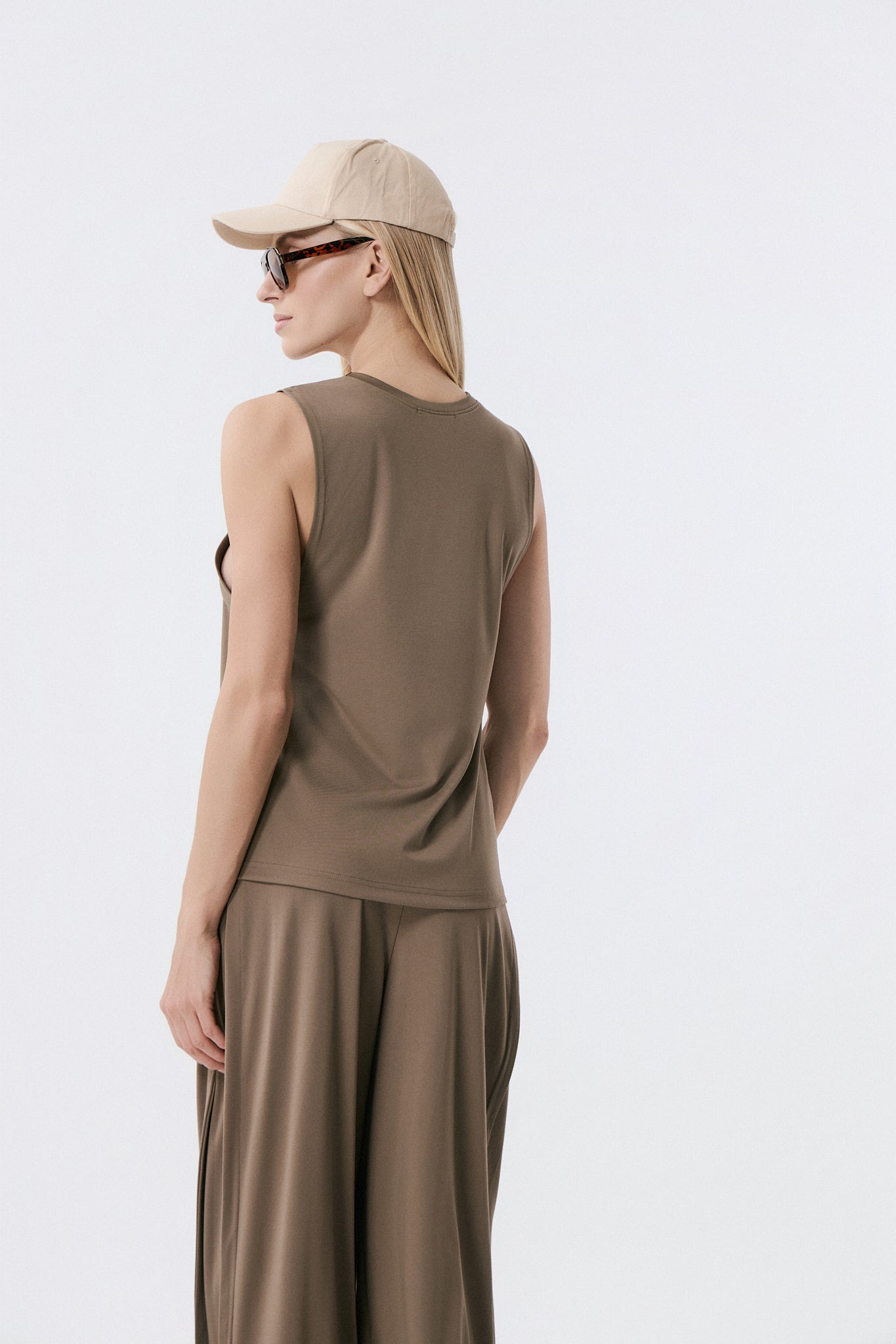 Αθλητικό Αμάνικο Top | Olive