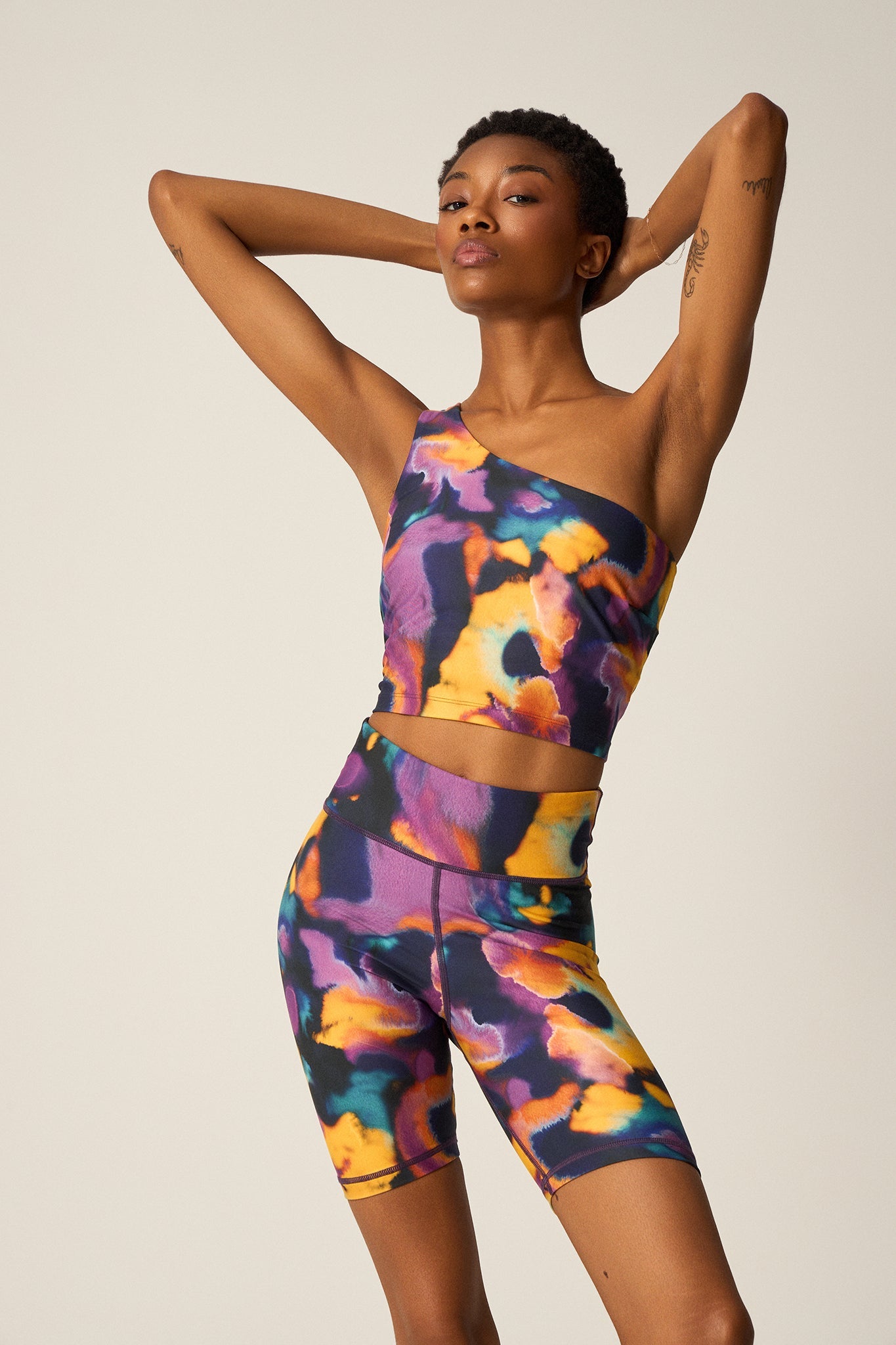 One-shoulder μπουστάκι με abstract batic print | Πολύχρωμο