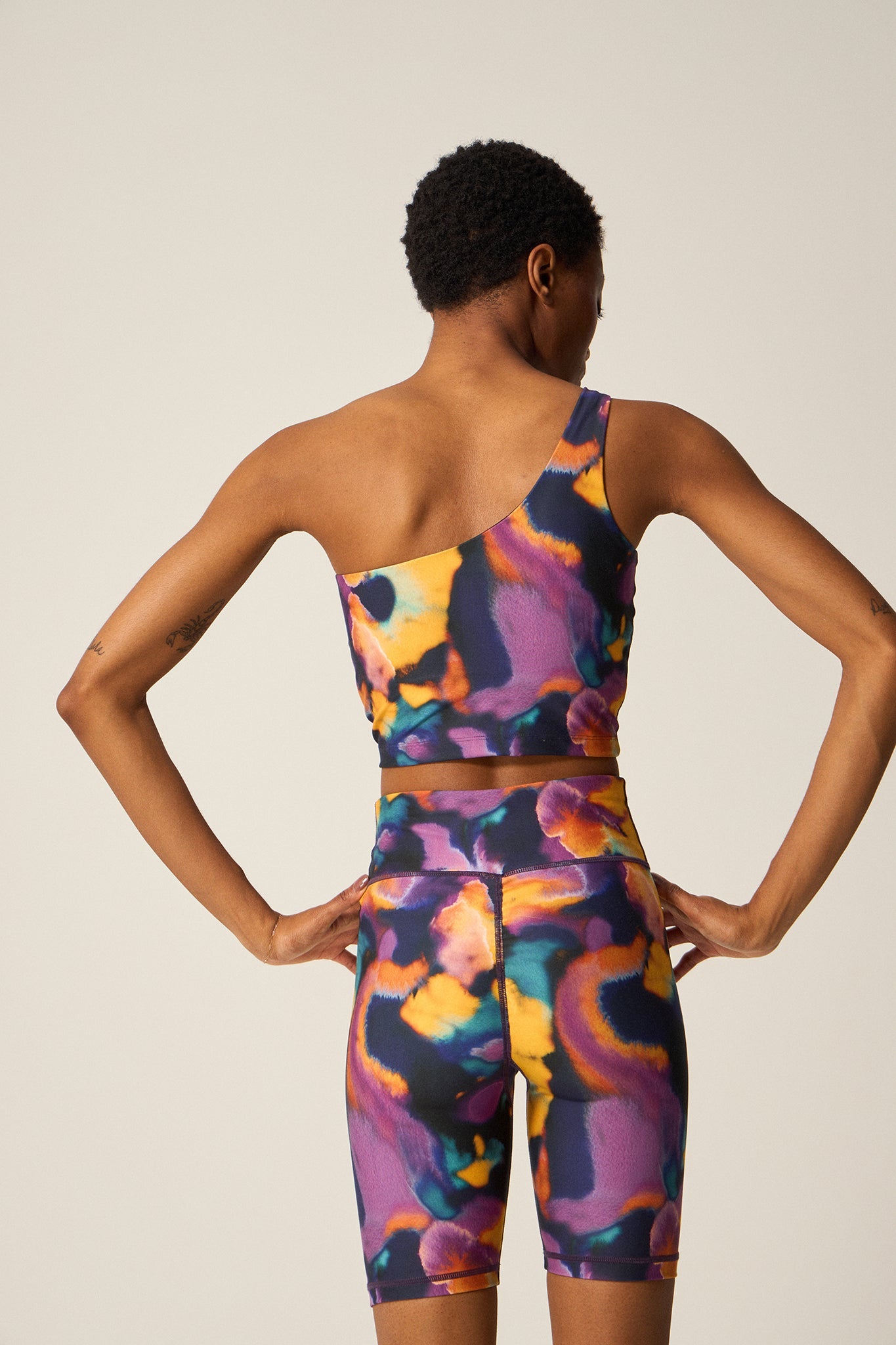 One-shoulder μπουστάκι με abstract batic print | Πολύχρωμο