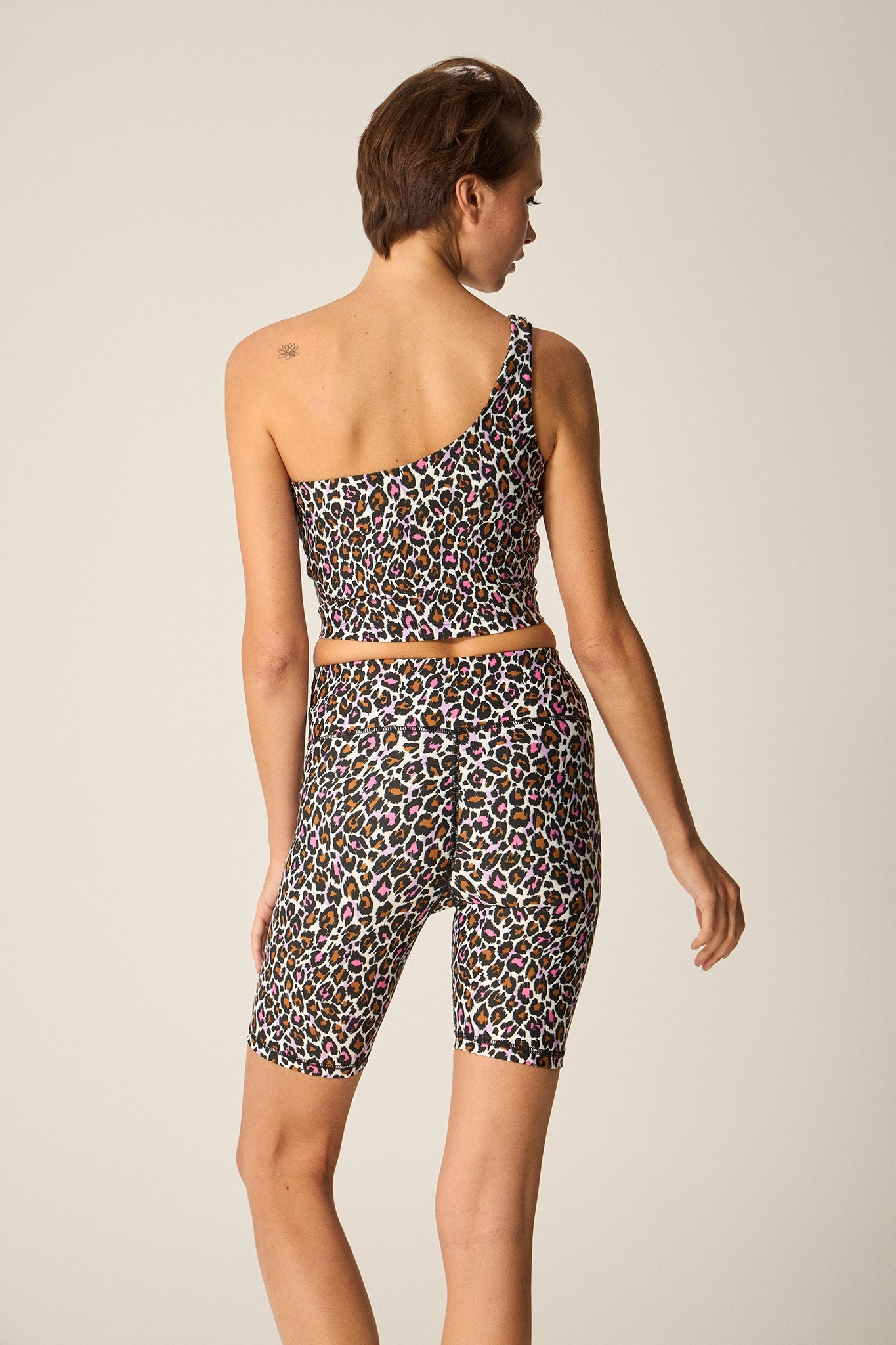 One-shoulder μπουστάκι με pink & brown print | Λεοπάρ