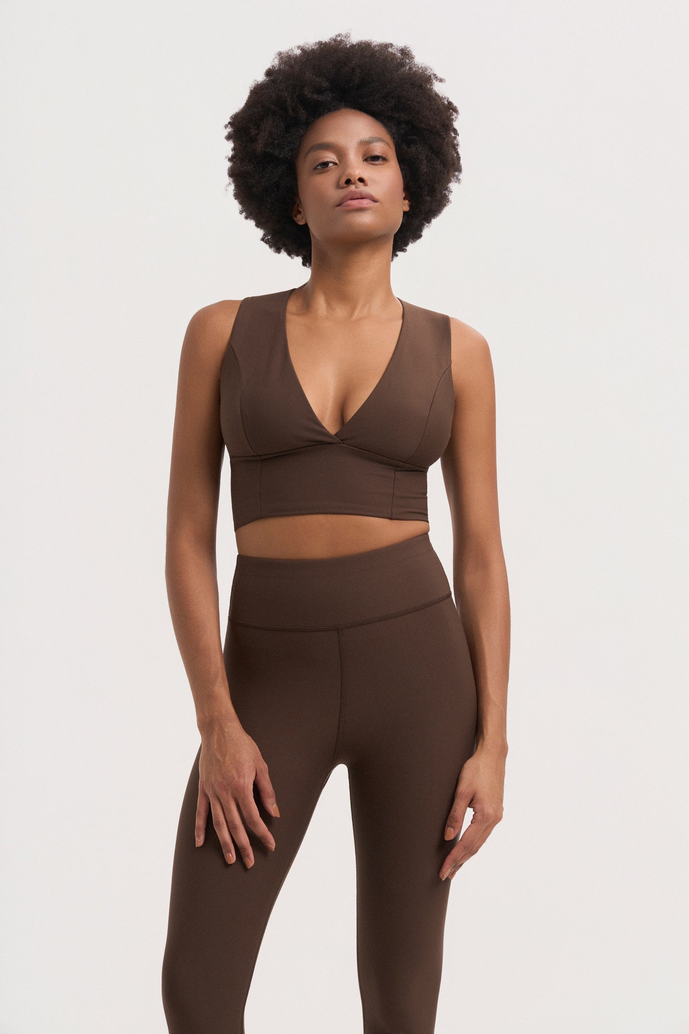 Αθλητικό μπουστάκι με V DRY SHELL | Mocha