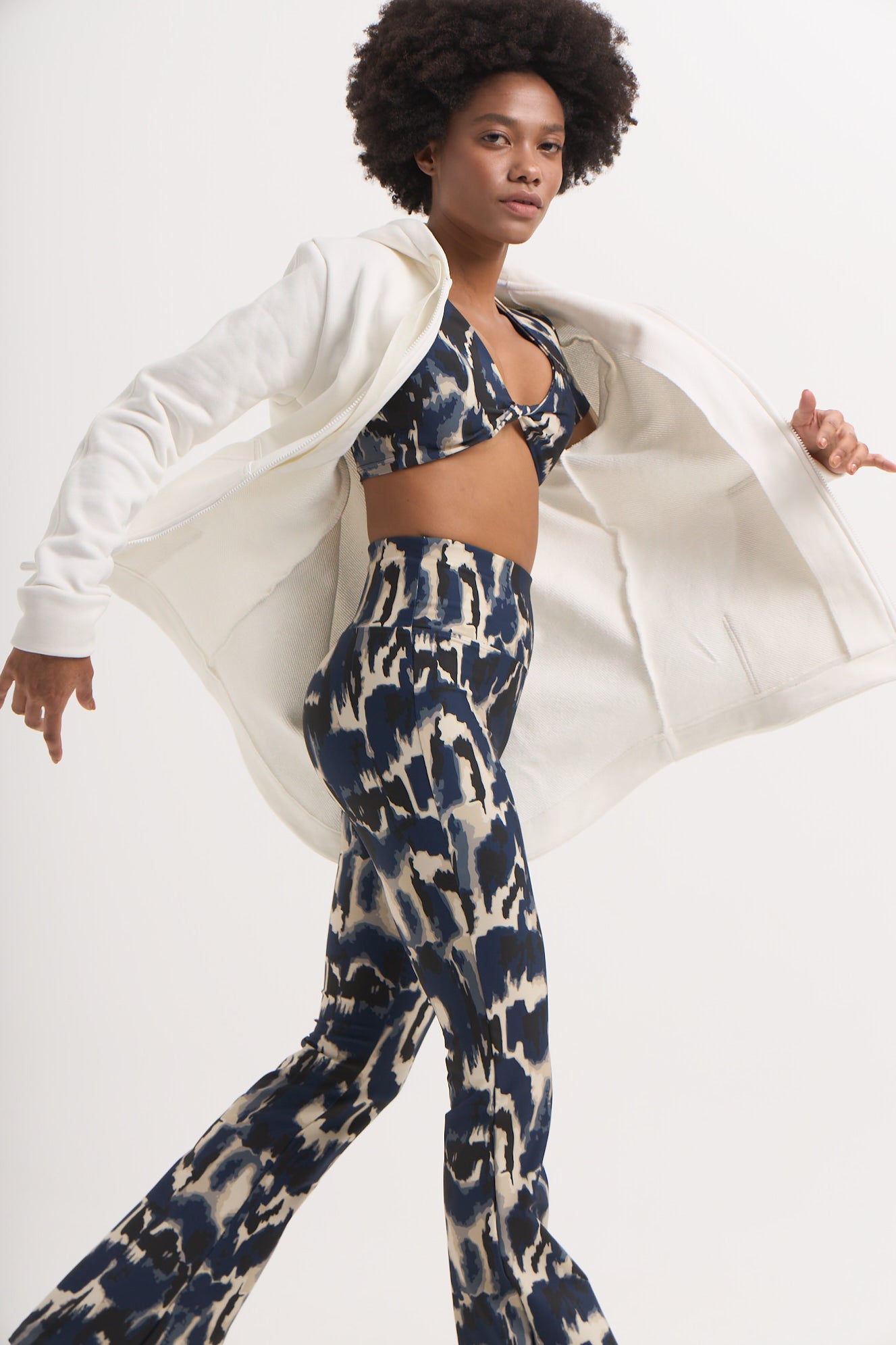 Aθλητικό κολάν με inkostone print και τελείωμα καμπάνα | Πολύχρωμο