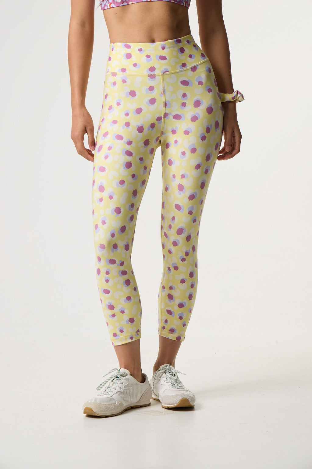 Aθλητικό crop κολάν με powder roar leopard print | Butter Yellow