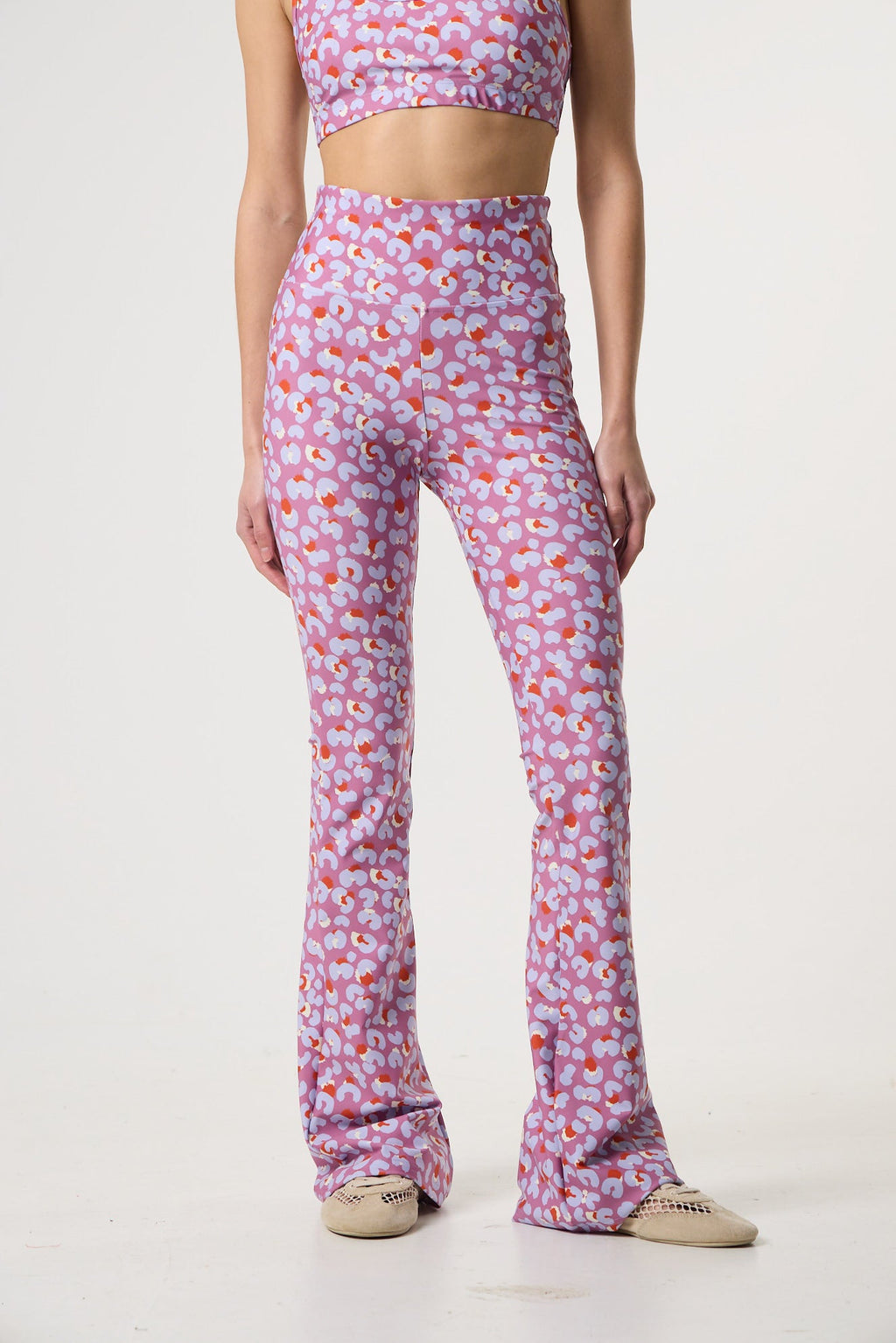 Αθλητικό κολάν με sugar leopard print και τελείωμα καμπάνα | Lilac