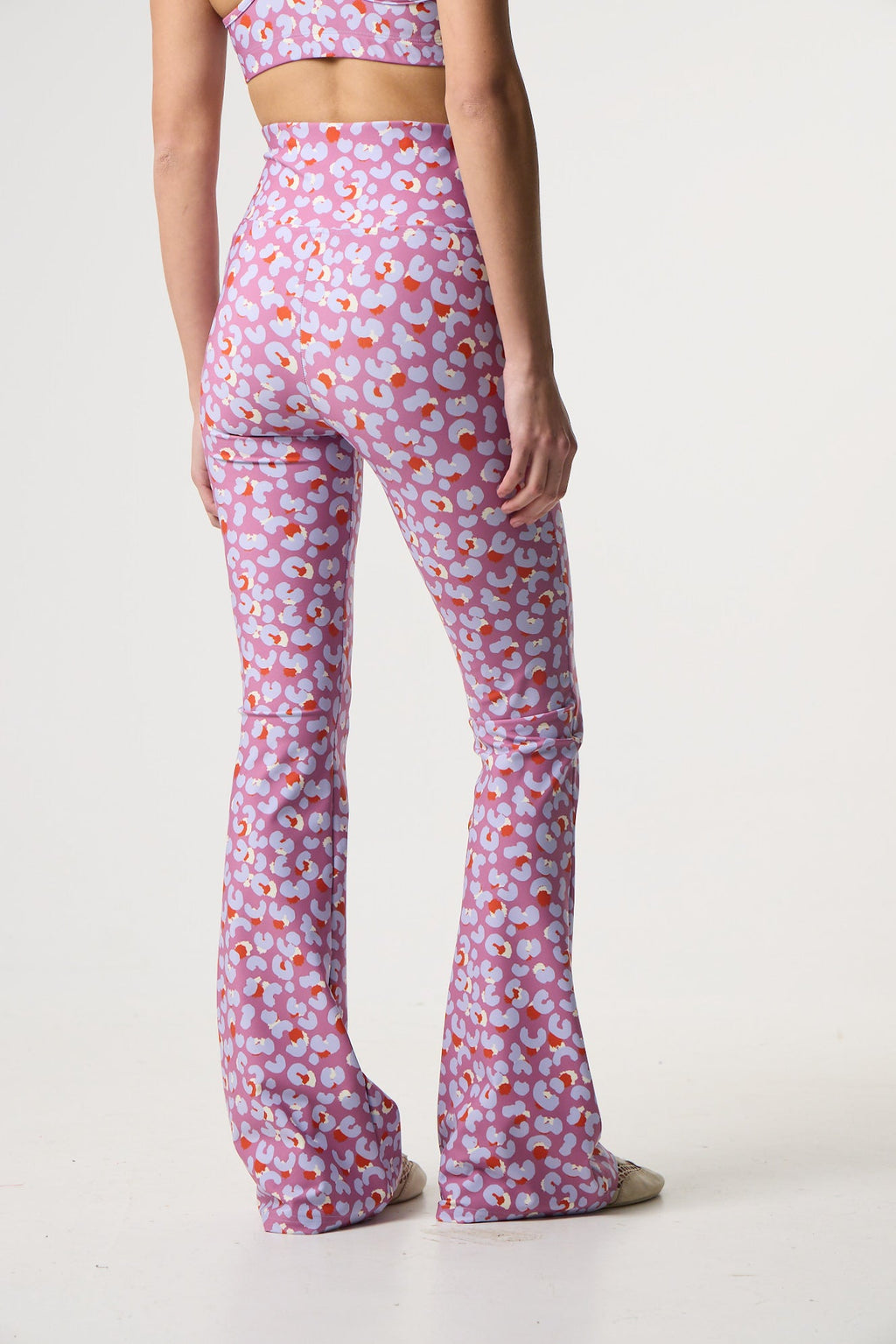 Αθλητικό κολάν με sugar leopard print και τελείωμα καμπάνα | Lilac