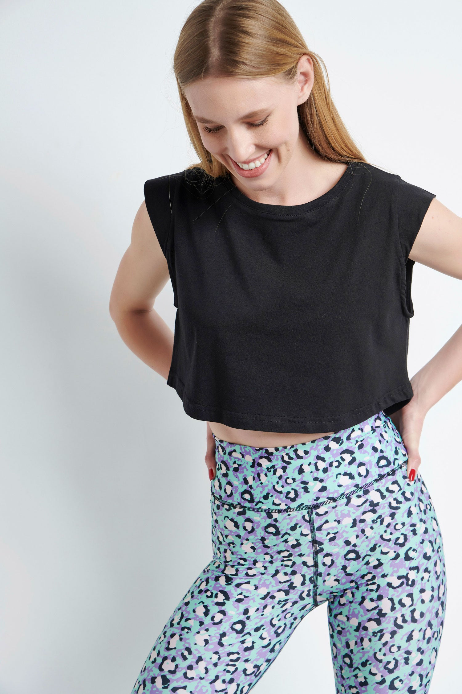 Cropped T-shirt - Black