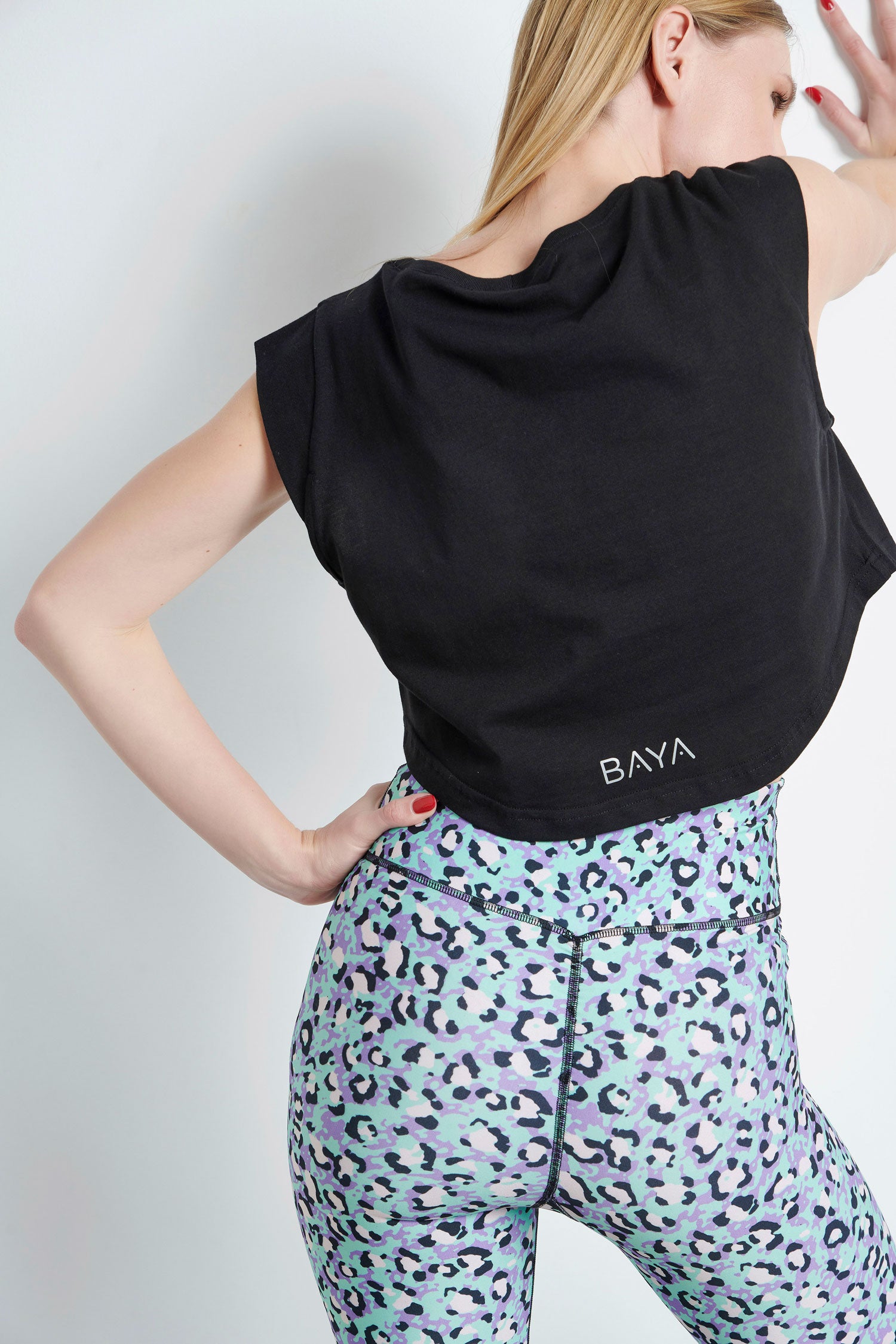 Cropped T-shirt - Black