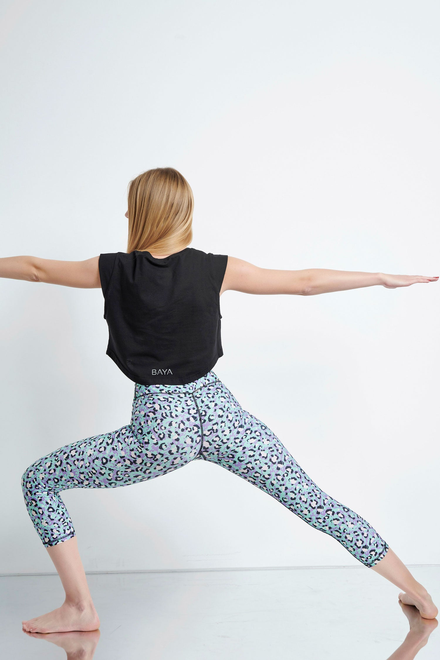 Cropped leggings with mid leopard print