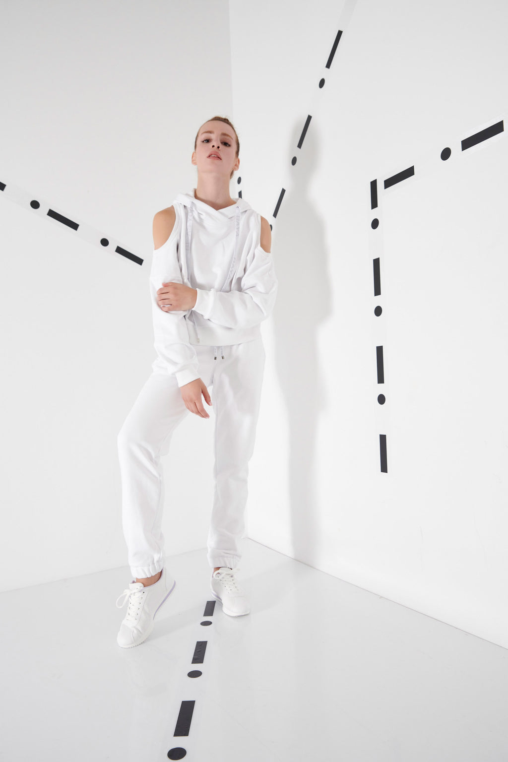 SWEAT PANTS WITH SIDE LOGO- WHITE