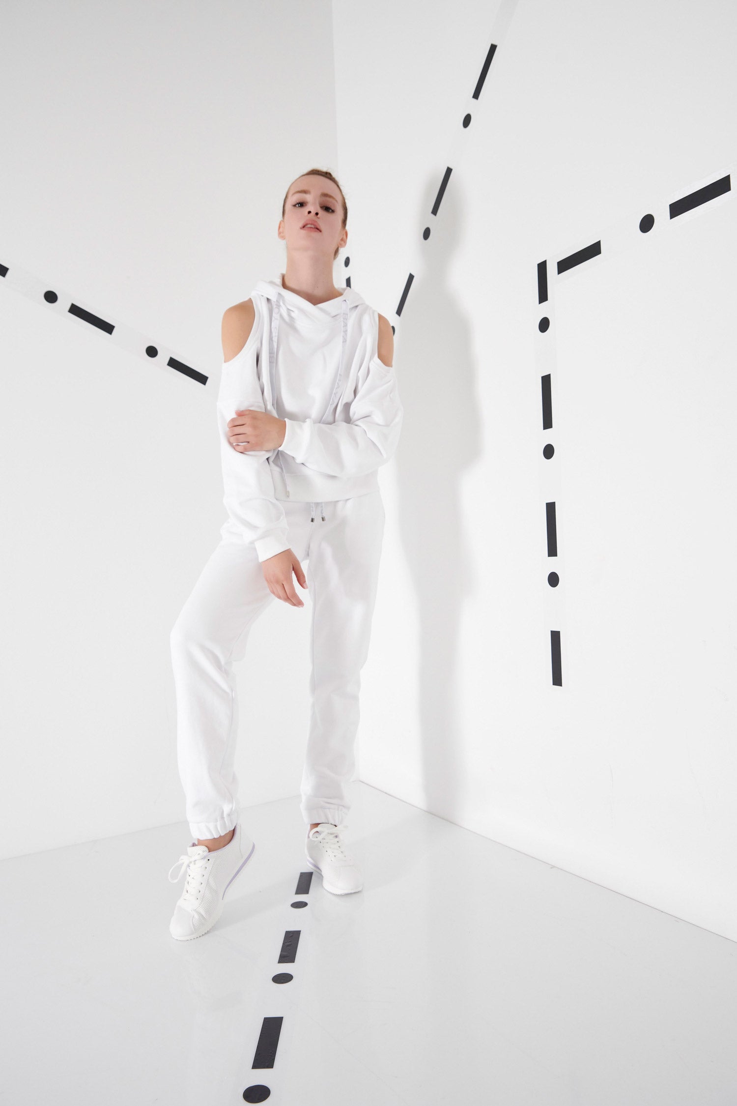SWEAT PANTS WITH SIDE LOGO- WHITE