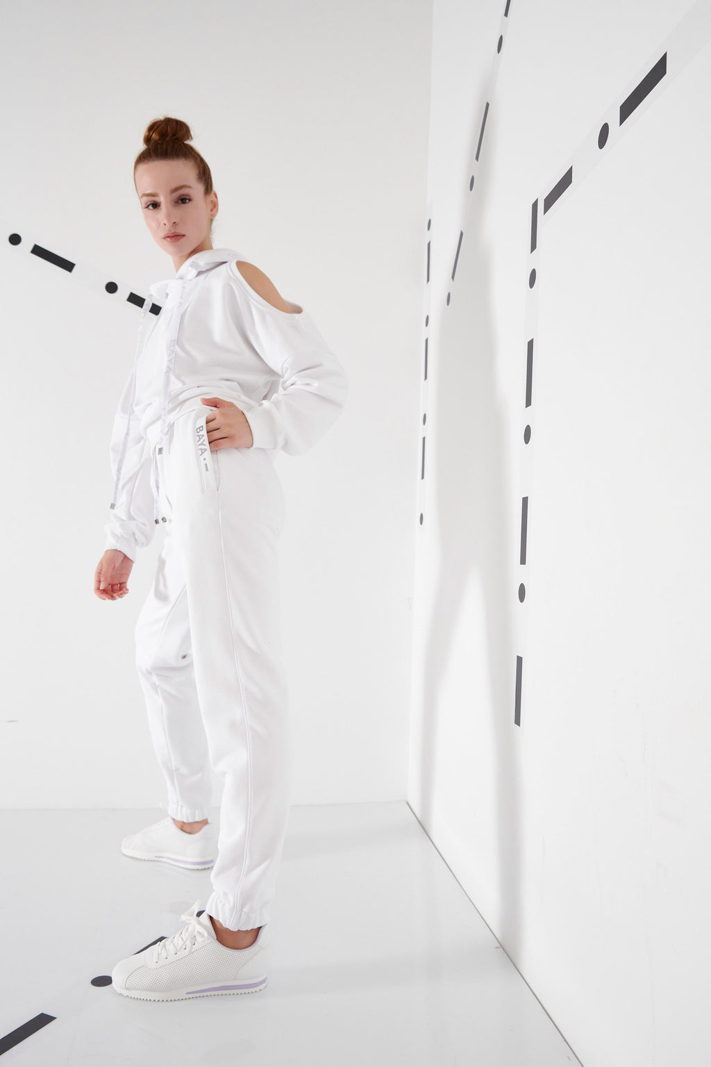 SWEAT PANTS WITH SIDE LOGO- WHITE