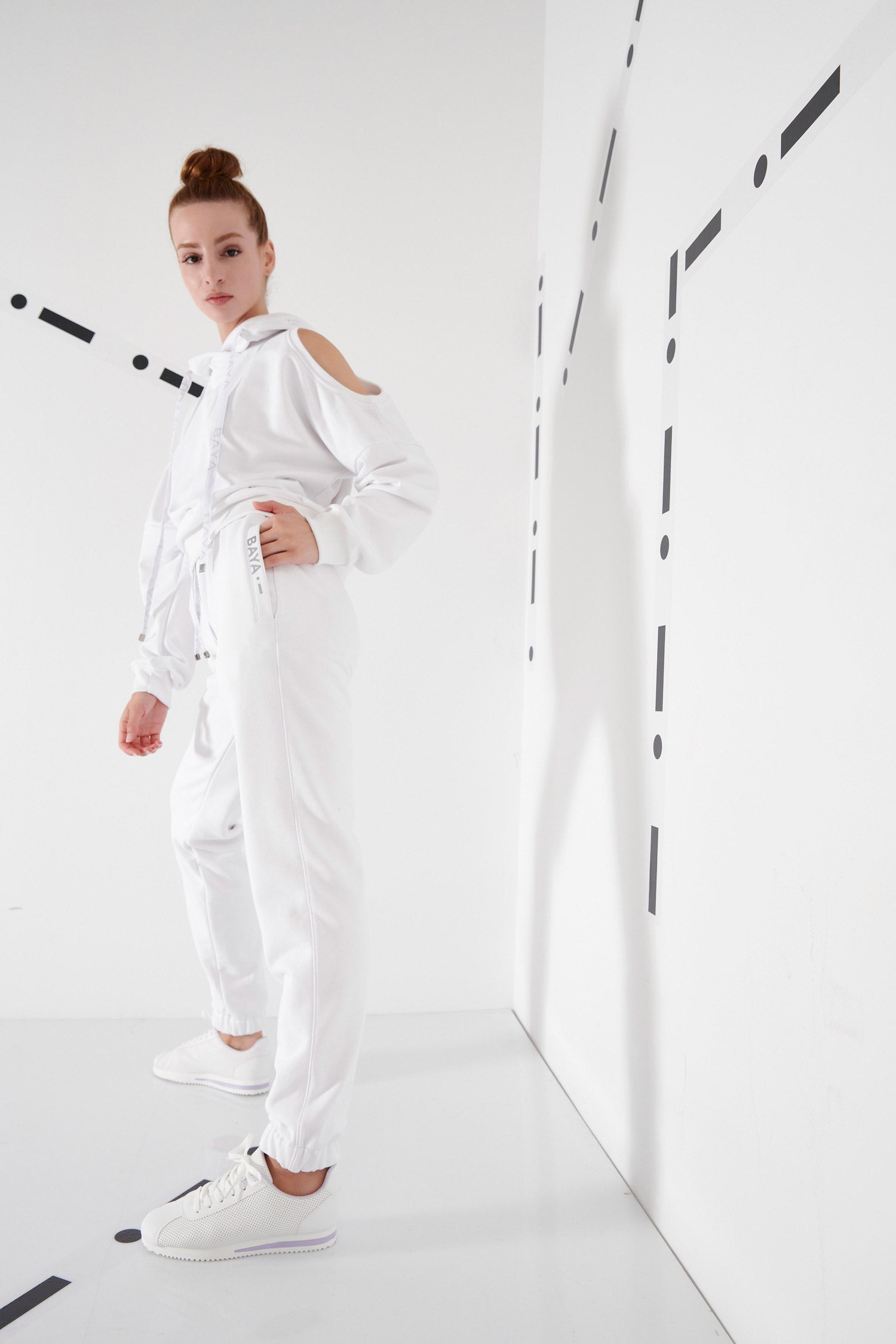 SWEAT PANTS WITH SIDE LOGO- WHITE
