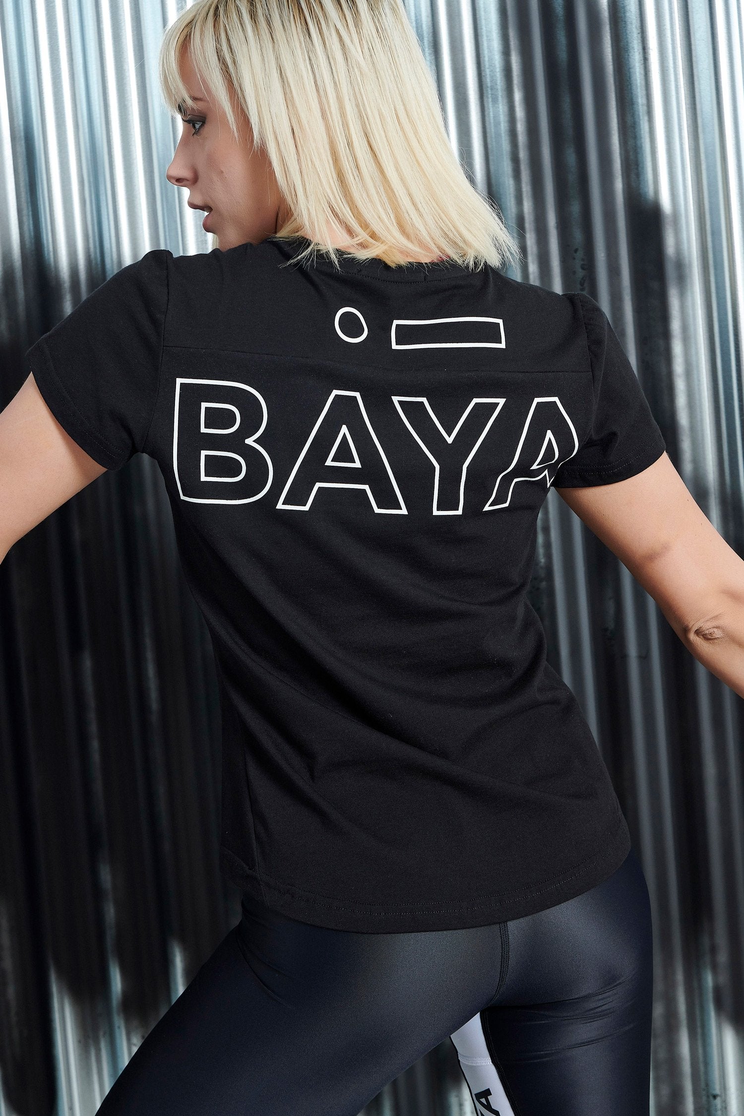 Αθλητικό T-shirt με τύπωμα στο πίσω μέρος | Μαύρο